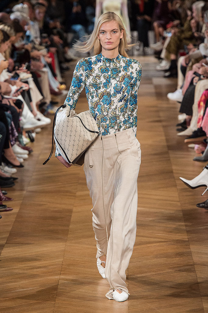 Nº 146 - STELLA McCARTNEY: ENTRE LO ROMÁNTICO Y LO "SPORTY"