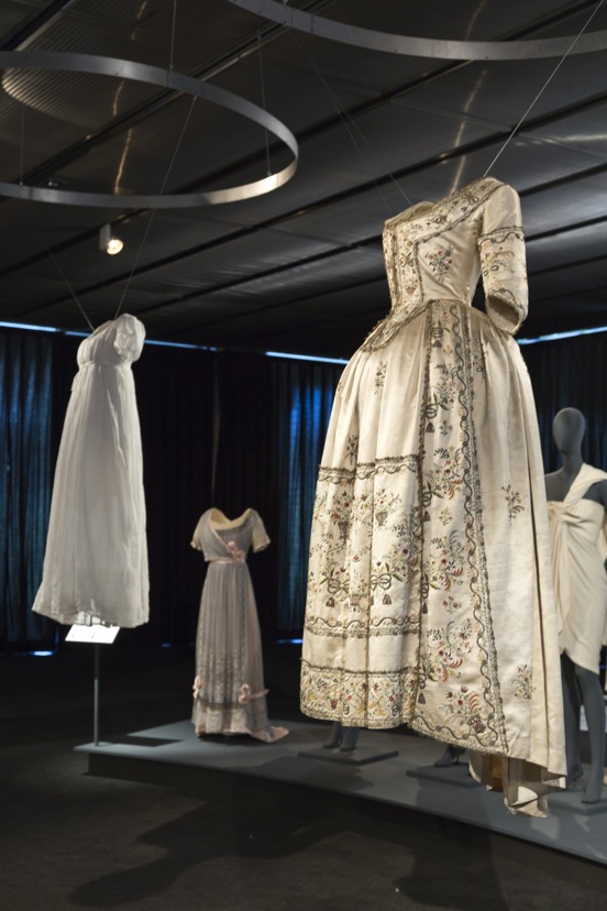 Nº 112 - "MODAMORFOSIS", EL PÉNDULO TEMPORAL DE LA MODA