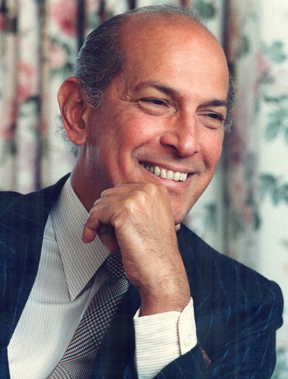 Nº 113 - EXPOSICIÓN-HOMENAJE A OSCAR DE LA RENTA