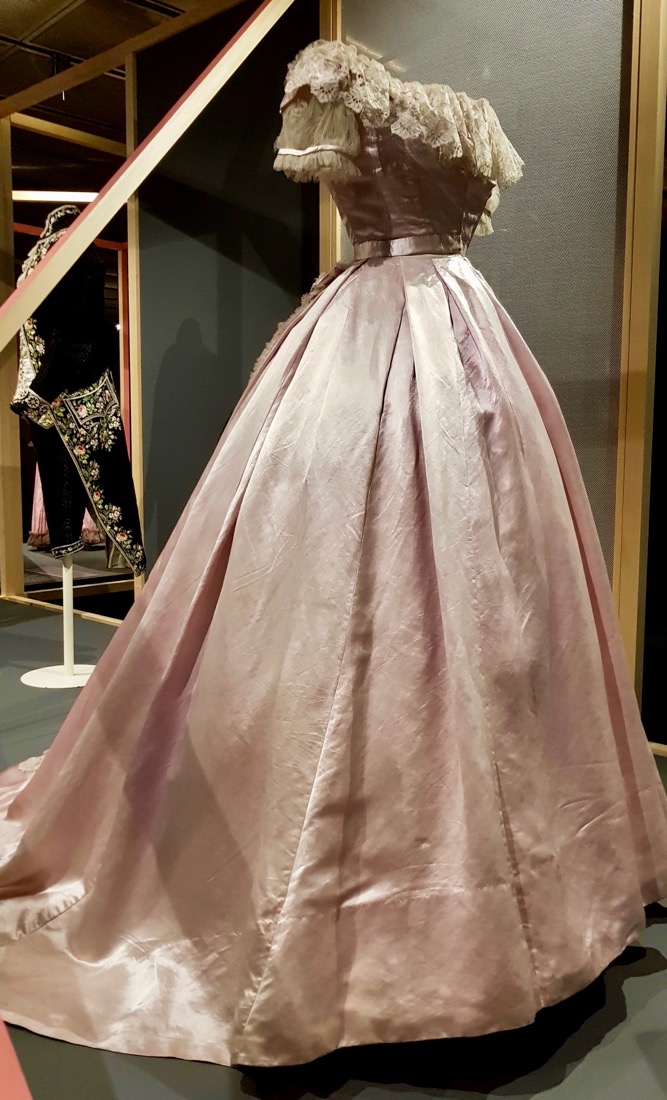 Vestido de baile. Romanticismo