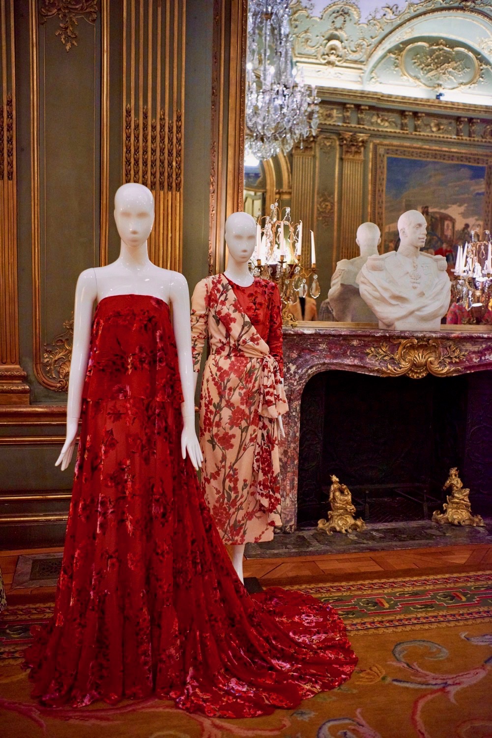 Nº 144 - LA MODA ESPAÑOLA TRIUNFA EN PAÍS