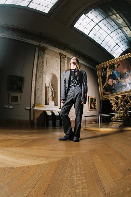 En las salas del Louvre