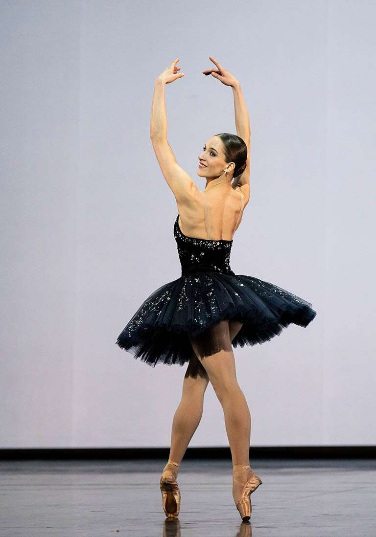 Nº 166 - ENTRE LA MODA Y LA DANZA