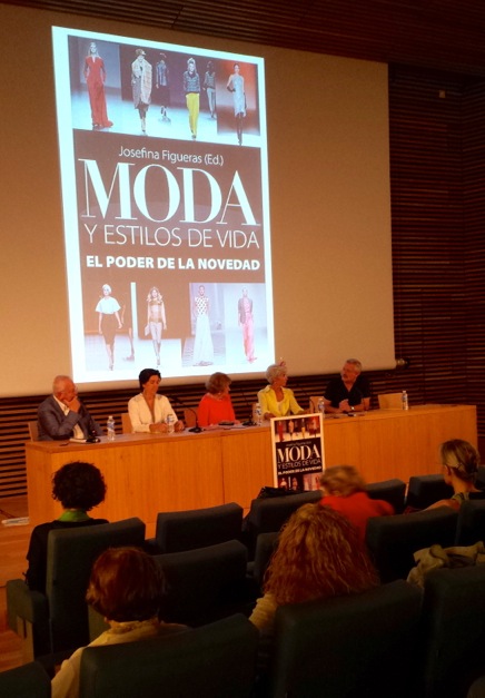 Nº 94 - EL LIBRO "MODA Y ESTILOS DE VIDA", A DEBATE