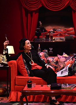 Nº 108 - "AL GALOPE", UN MONÓLOGO TEATRAL CON MUCHA MODA