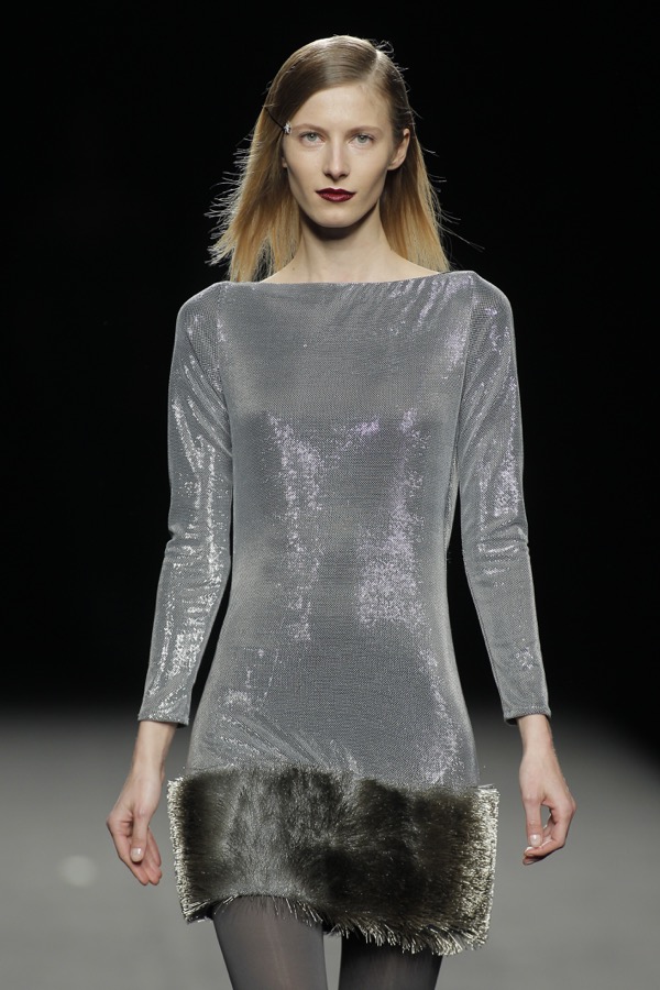 Vestido con alfileres