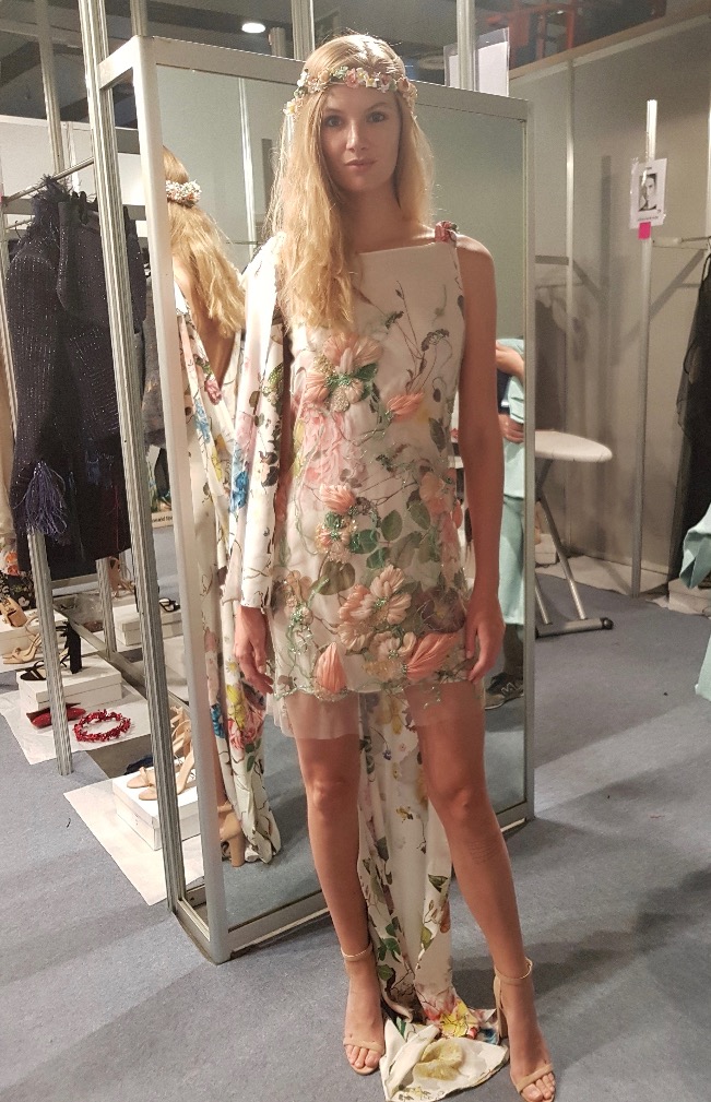 Antes de salir a la pasarela