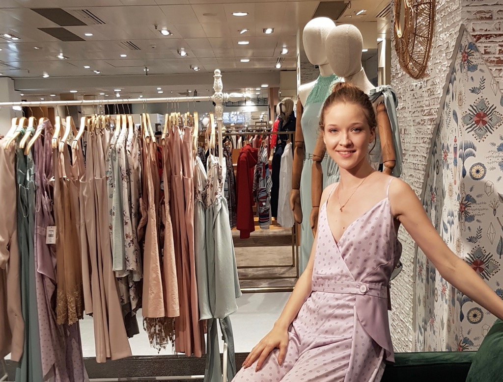 En su córner de El Corte Inglés
