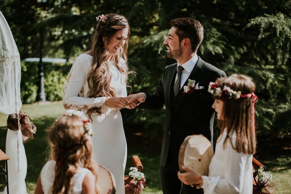 Novios con damitas de honor