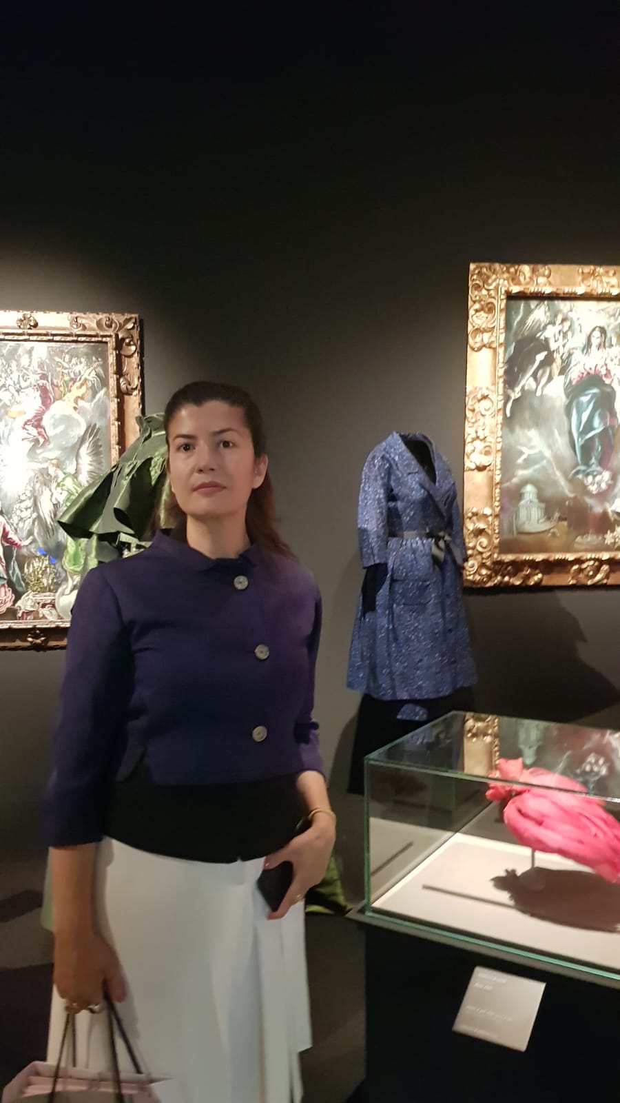 Con uno de sus Balenciaga en el Thyssen