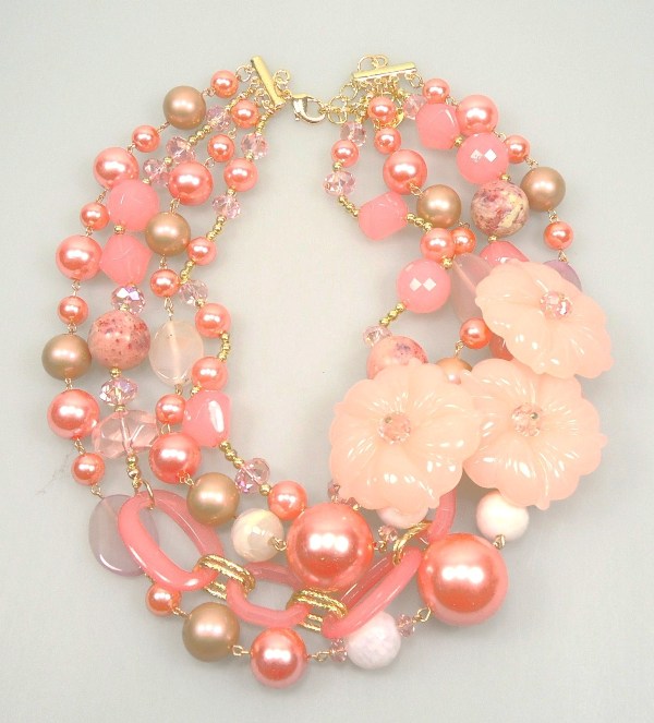 Collar tipo babero