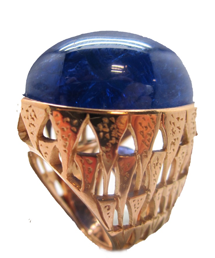 Anillo de oro y tanzanita
