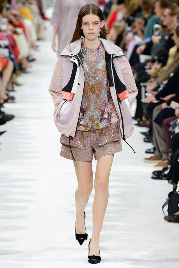 Sport chic y volantes. Valentino