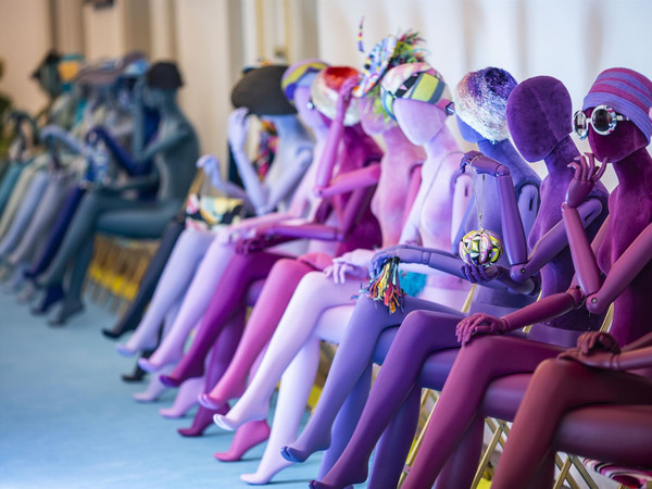 Front Row con maniquíes