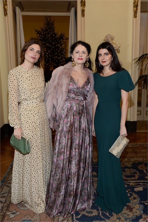 Con su madre y su hermana Lucrezia