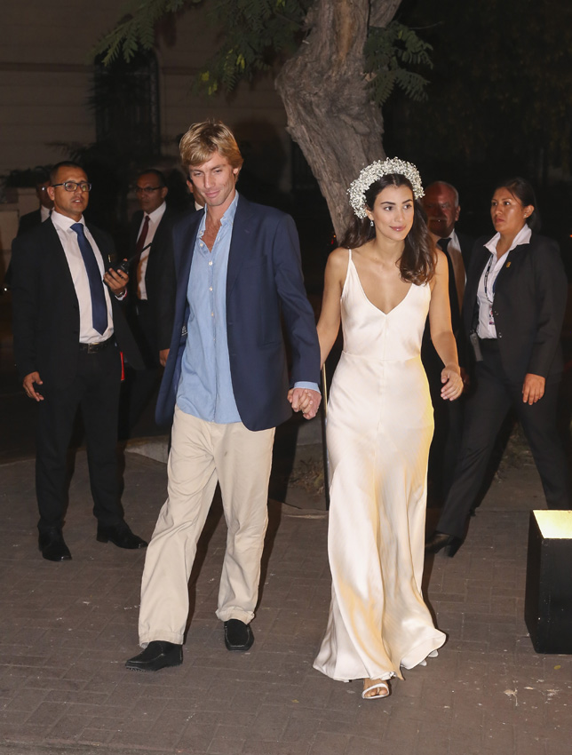 Con un vestido post-boda