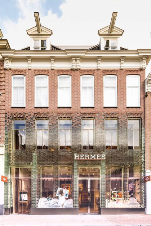 Fachada de un local de Hermès