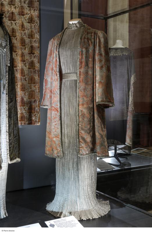 Delphos y chaqueta oriental