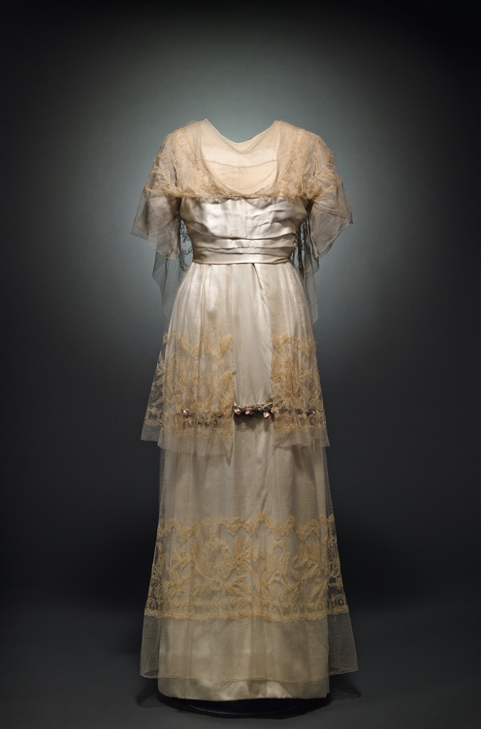 Vestido de 1912 de satén y tul de seda