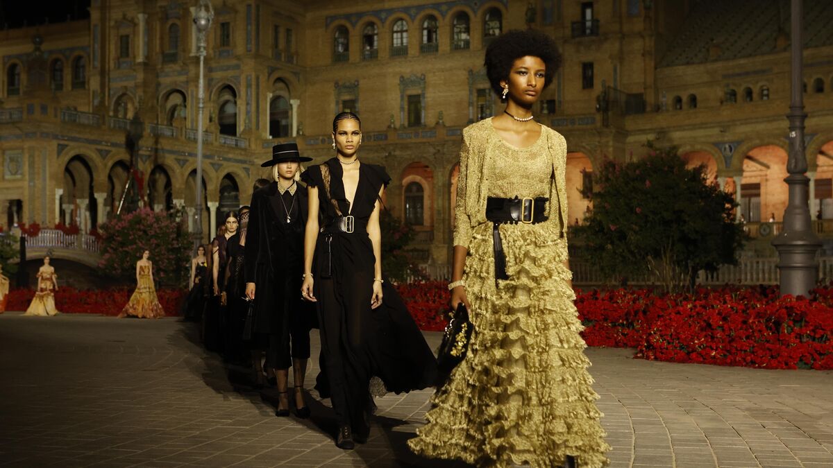 asmoda.Models.Custom.FotosVista