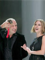 Jean Paul Gaultier y Scarlett Johansson 