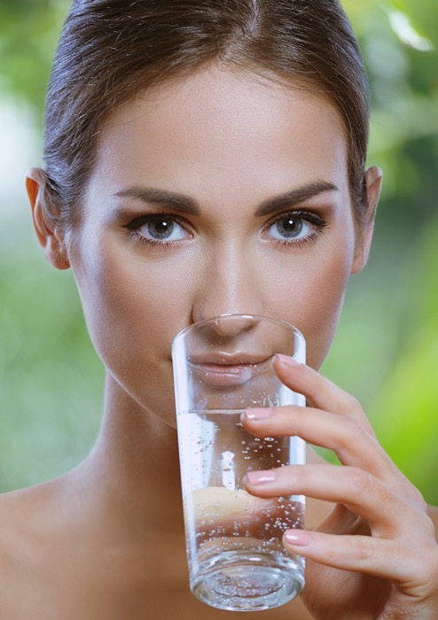 Beber agua antes de comer ese importante