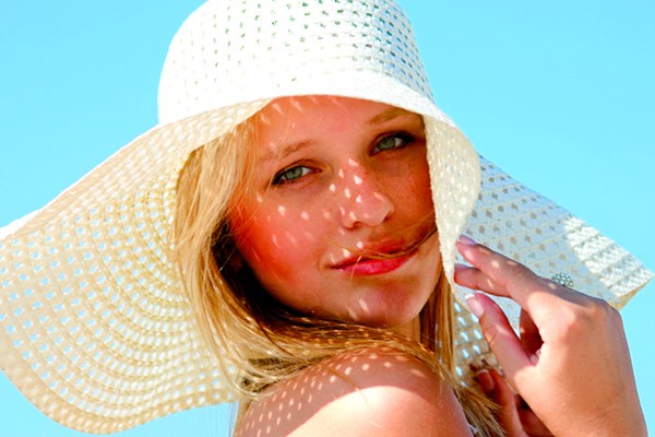 Protege tu rostro con sombreros
