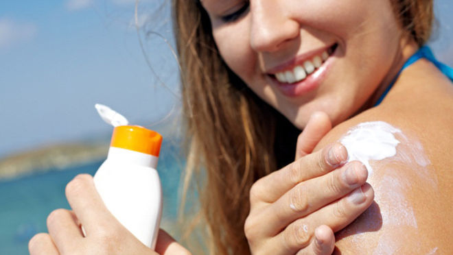 Aplica abundante crema solar