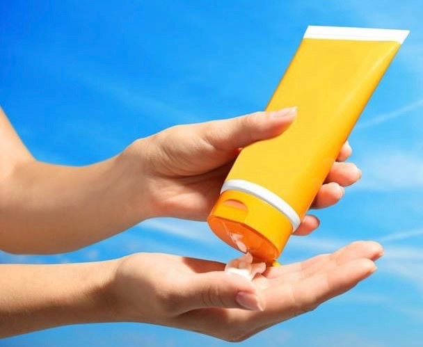 Lleva tu crema solar en el bolso
