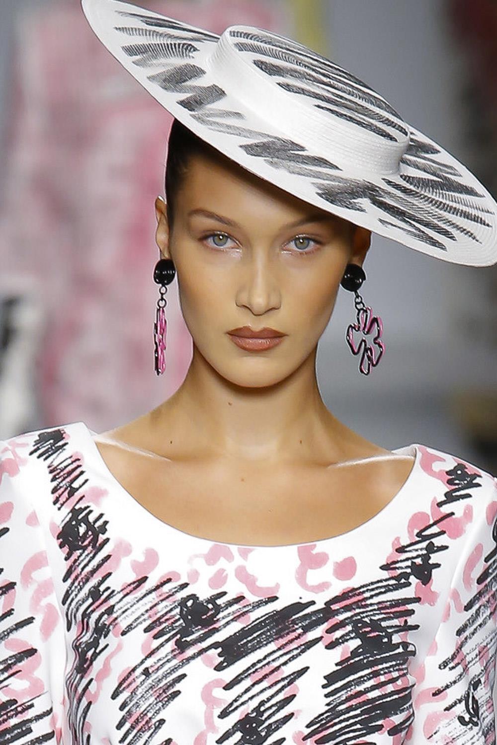 Labios perfilados estilo años 90