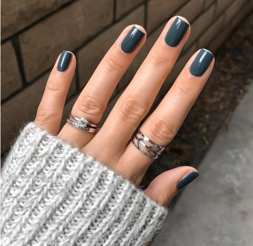 Uñas en gris