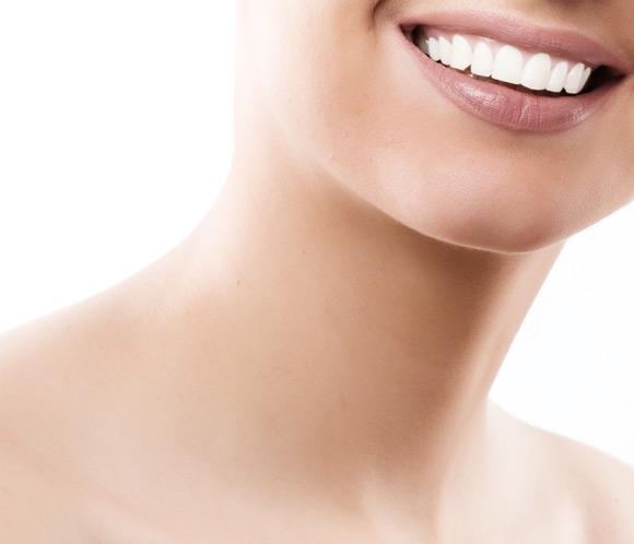 Cuello liso y sin manchas