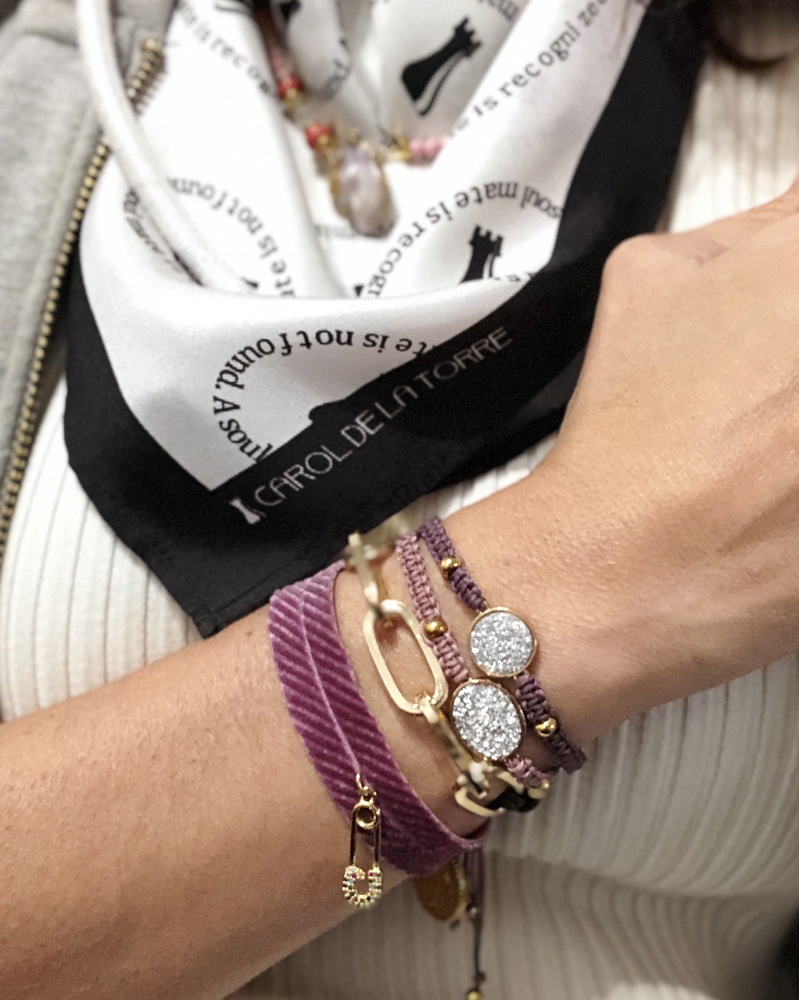 Complementos JOYAS Y PAÑUELOS