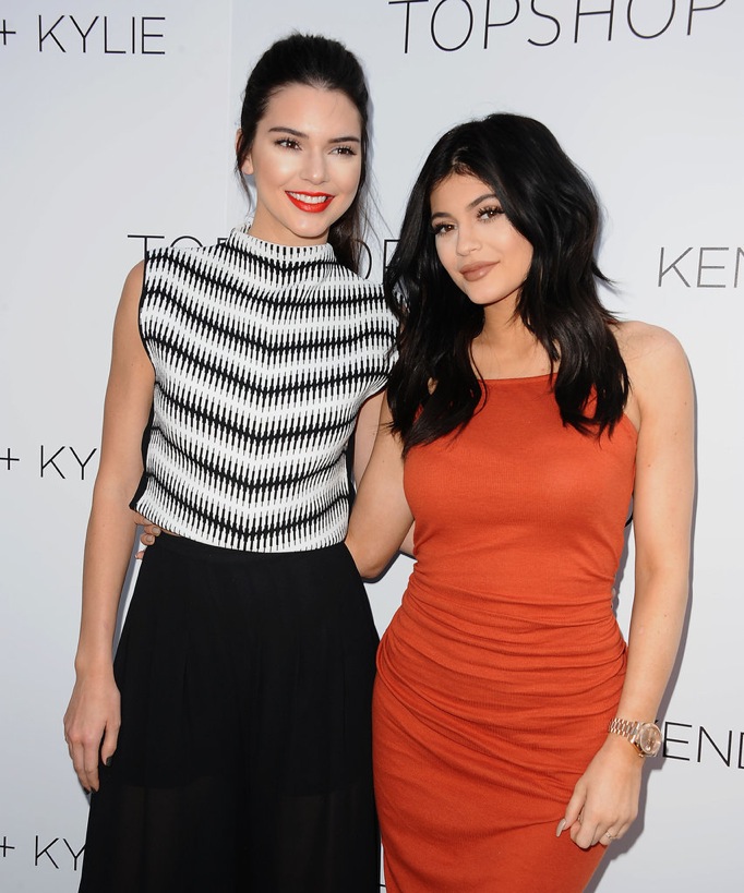 Kendal con su hermana