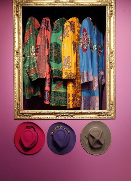 Túnicas y sombreros