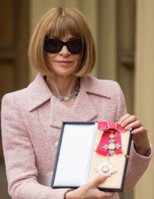Nº 124 - ANNA WINTOUR, CONDECORADA POR LA REINA ISABEL