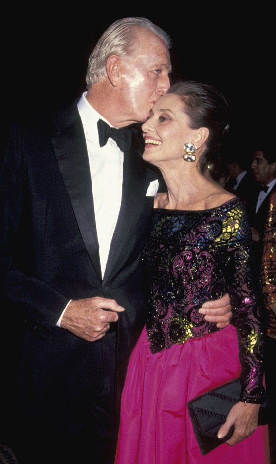Con su gran amiga Audrey Herpburn