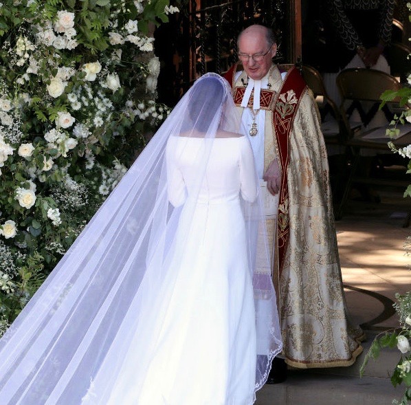 Meghan llega sola al templo