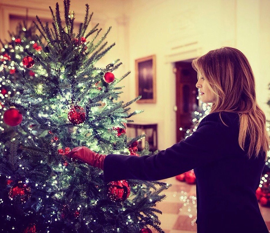 Nº 141 - NAVIDAD EN ROJO EN LA CASA BLANCA