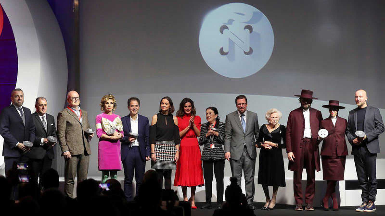 Los galardonados con la Reina
