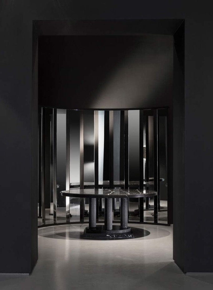 Mesa con columnas