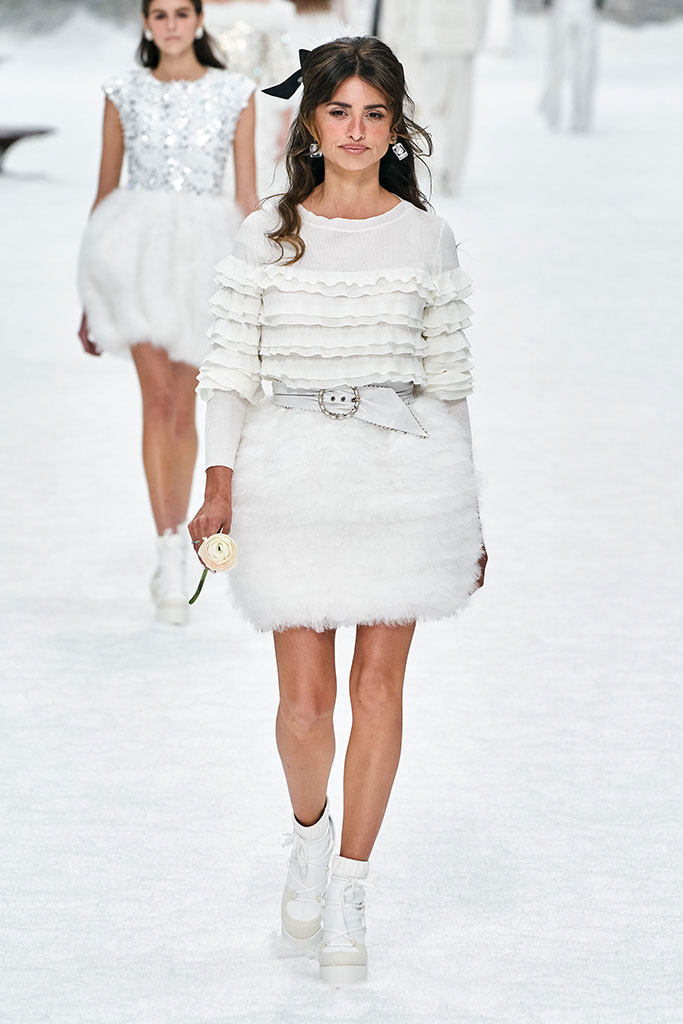 Nº 144 - PENÉLOPE CRUZ EN EL HOMENAJE A LAGERFELD