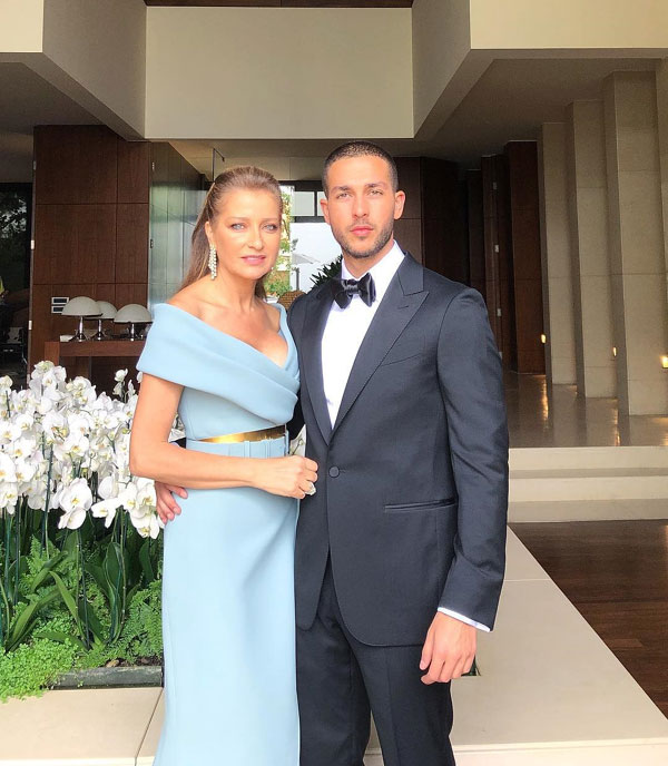 Claudine y otro de sus hijos