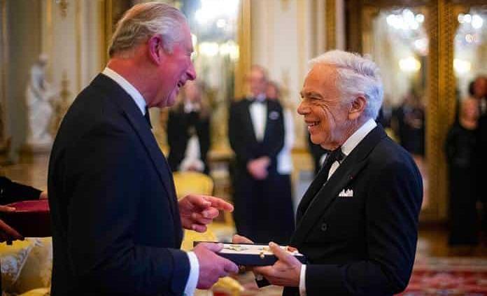 Recibiendo la orden del Imperio británico