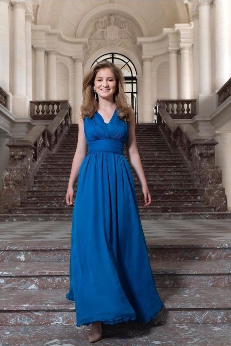 Con vestido azul