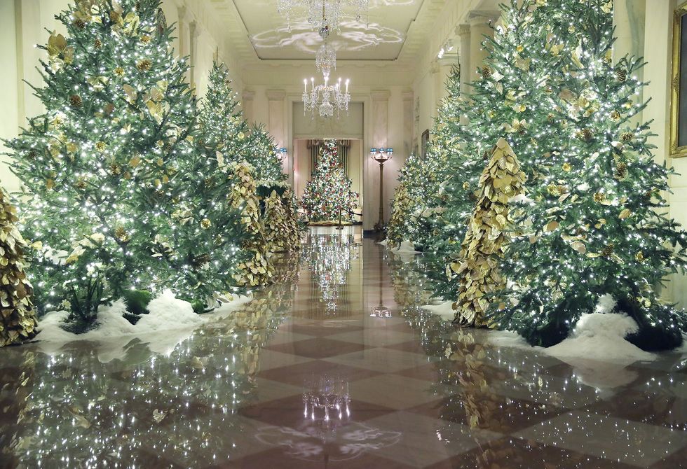 Decoración en blanco, verde y oro