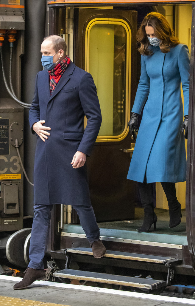 Nº 163 - DUQUES DE CAMBRIDGE, VIAJE EN EL TREN REAL