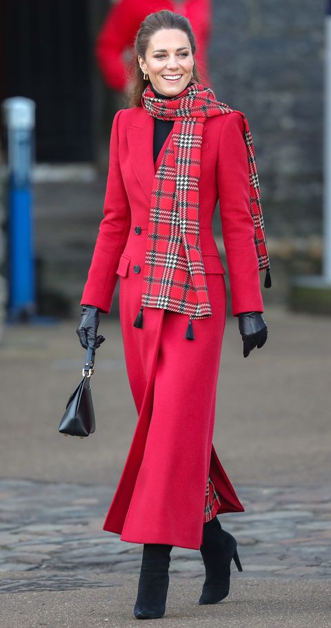Kate con el abrigo rojo