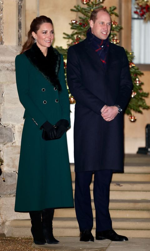 Abrigo verde con cuello de piel