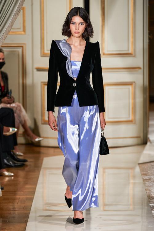 Conjunto lila de Armani Privé